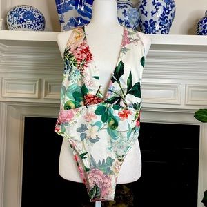 ISA BODYSUIT Beaded Floral One Piece Swimsuit
Floral Swimsuit